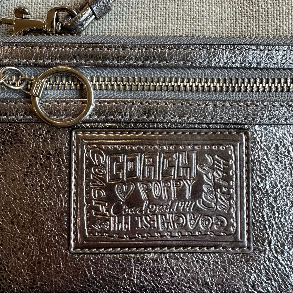 Coach Poppy Wristlet Wallet Shiny Metallic Gray Silver - Picture 2 of 9